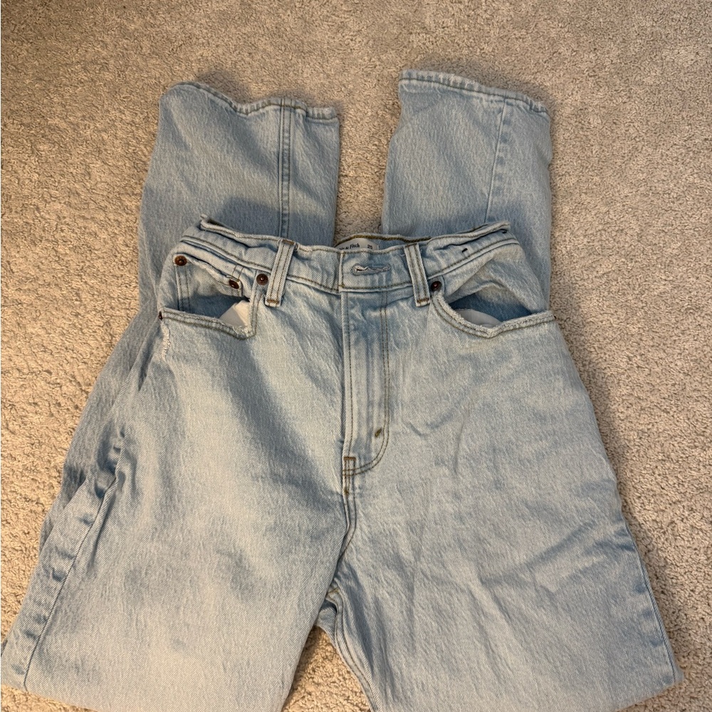 Abercrombie & Fitch The 90s High Rise Straight Jean
